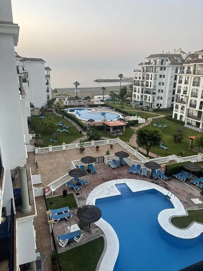 Stunning 2-Bed Apartment In Marina De Le Duquesa Manilva