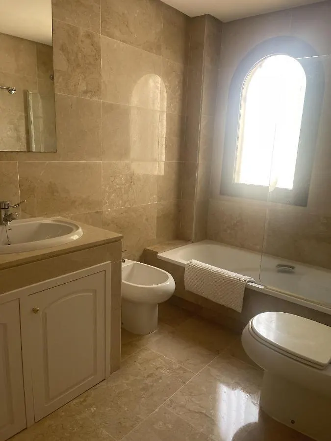 Stunning 2-Bed Apartment In Marina De Le Duquesa Manilva
