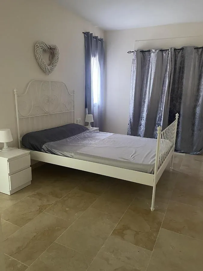 Stunning 2-Bed Apartment In Marina De Le Duquesa Manilva