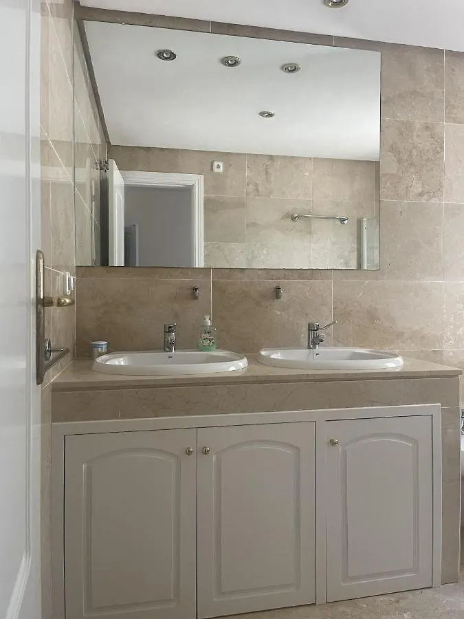 Stunning 2-Bed Apartment In Marina De Le Duquesa Manilva Spain
